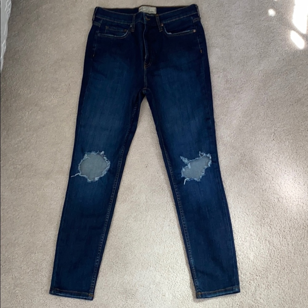 Free People “busted knee” skinny jeans size 30